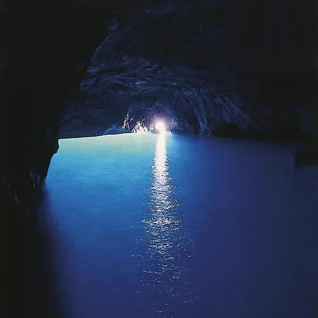 Capri Love *